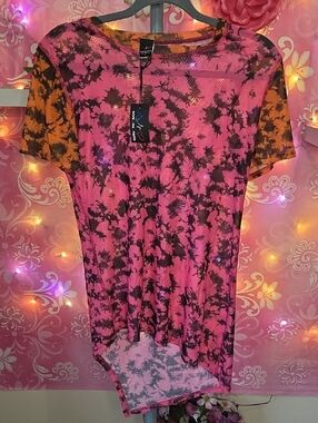 Women’s Short Sleeve Tie-Dye Tee in Pink & Orange